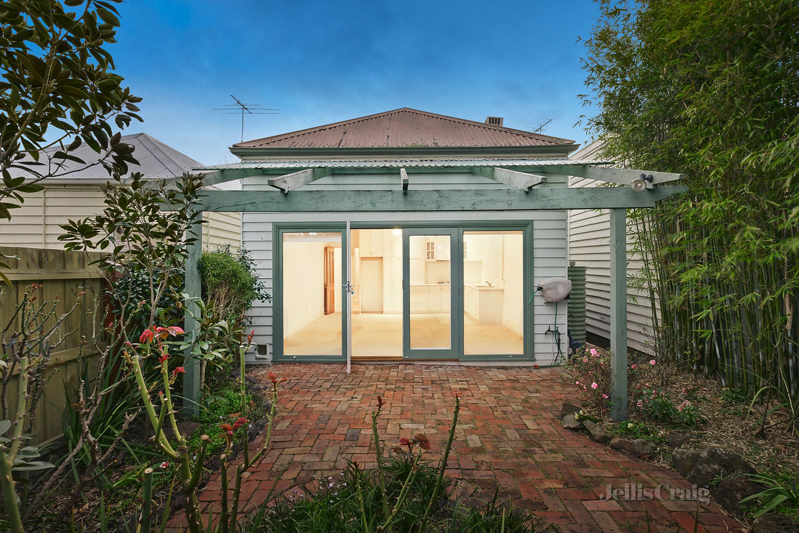 11 Sercombe Grove, Hawthorn VIC 3122, Image 2