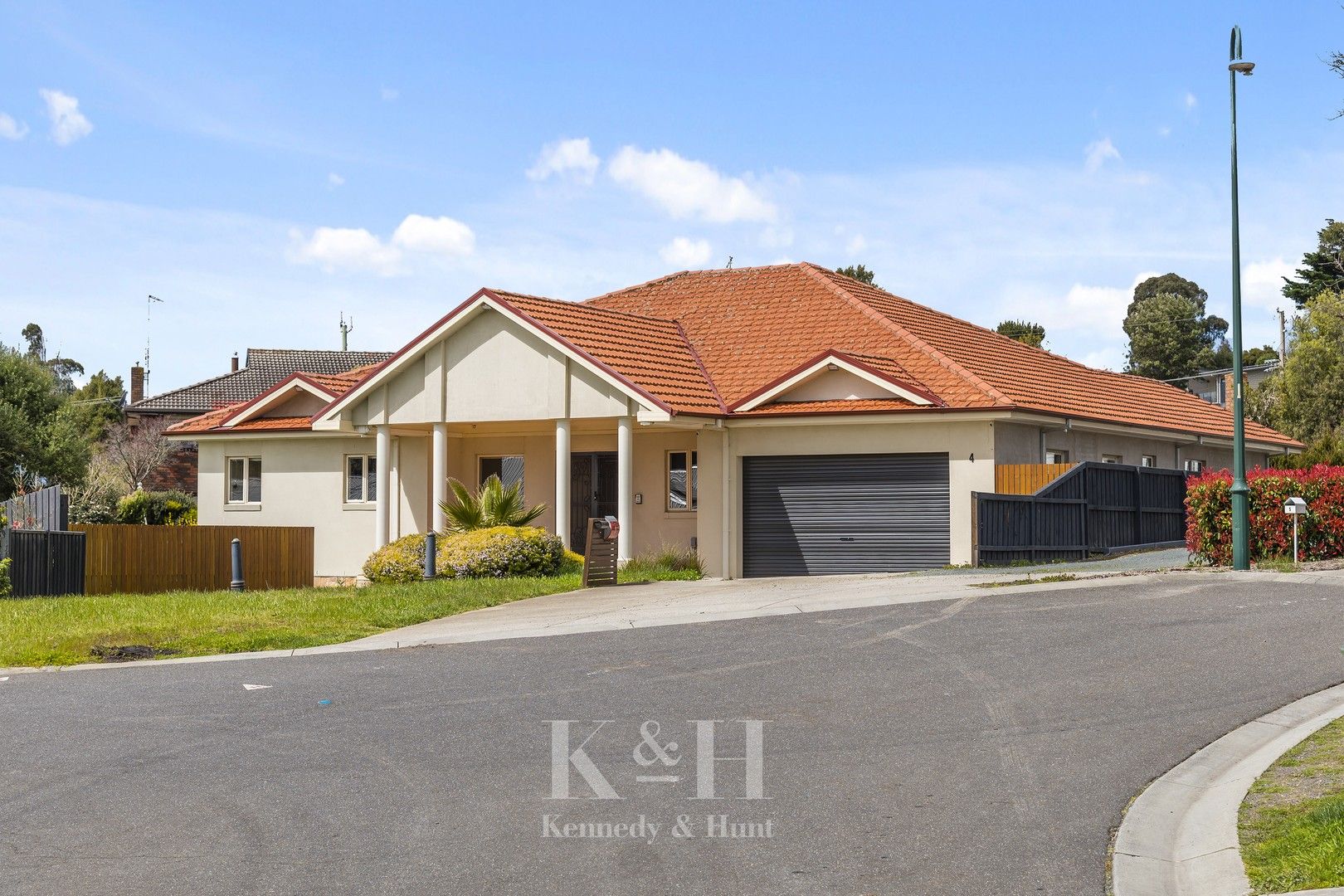 4 bedrooms House in 4 William Court GISBORNE VIC, 3437