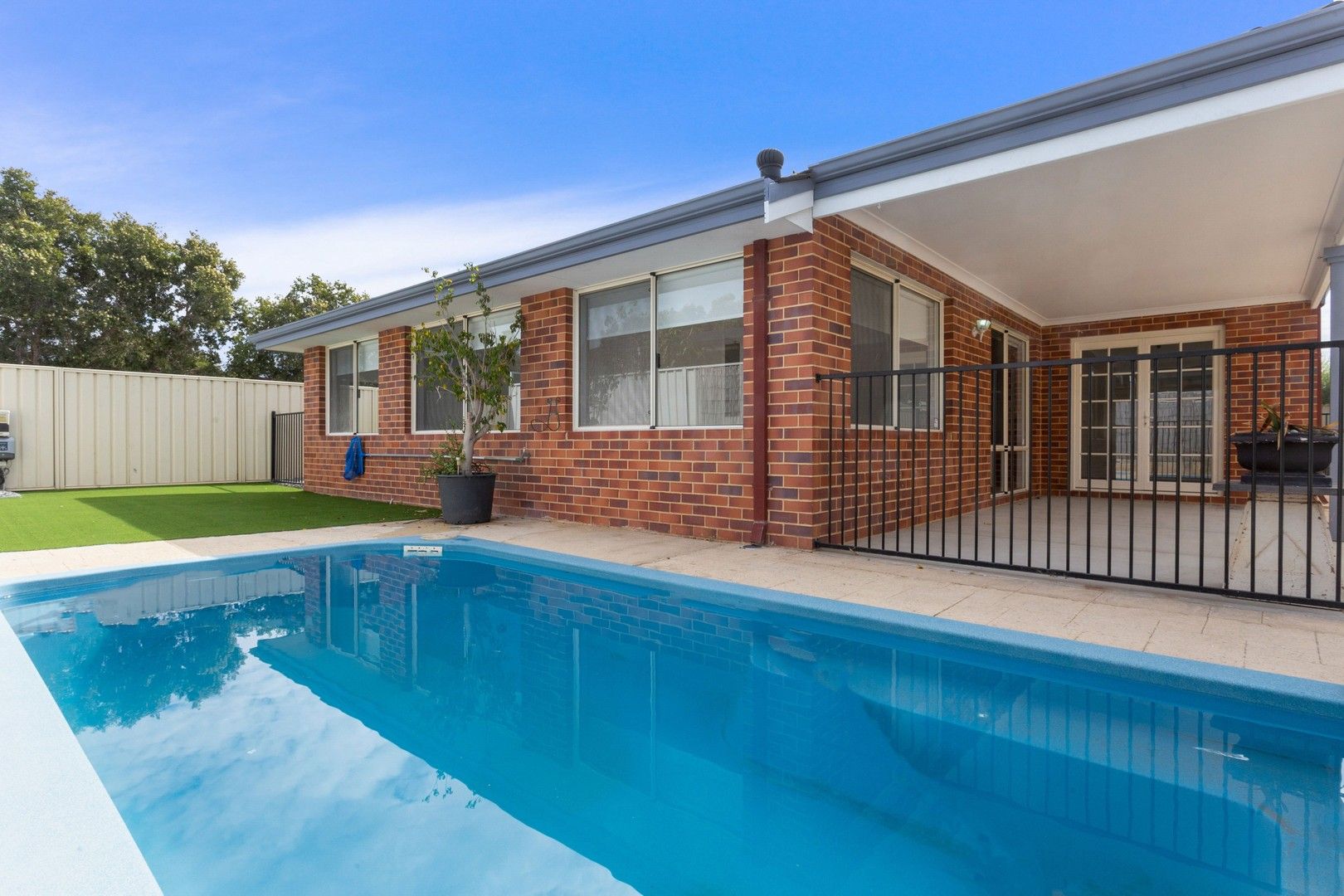 4 bedrooms House in 2 Eadie Court JANDAKOT WA, 6164