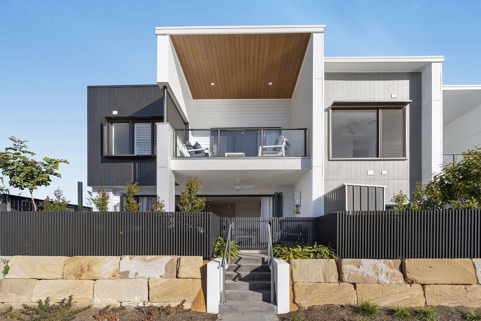 4 bedrooms Townhouse in 19 Bronte Circuit HOPE ISLAND QLD, 4212