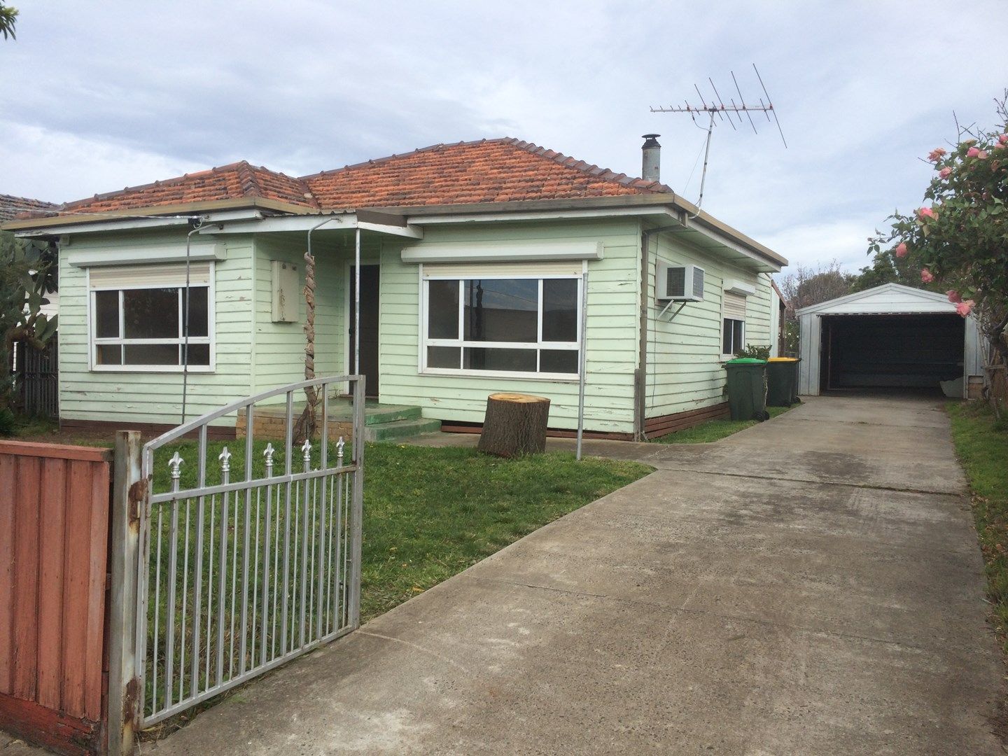 3 bedrooms House in 7 Vule Street ST ALBANS VIC, 3021