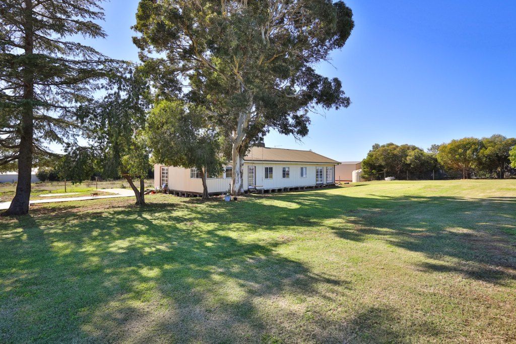 3 bedrooms House in 6 Modikerr Way GOL GOL NSW, 2738