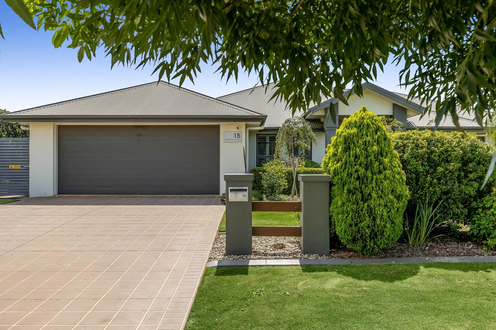 4 bedrooms House in 15 Caithness Court MIDDLE RIDGE QLD, 4350