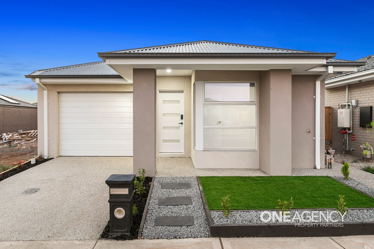 17 Waterfern Street, Fraser Rise VIC 3336, Image 0