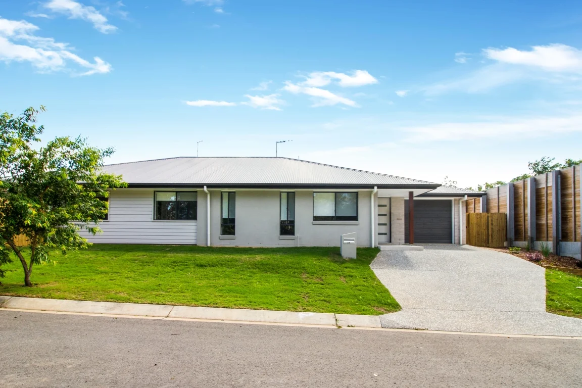 2/1 Dominique way, Flinders View QLD 4305