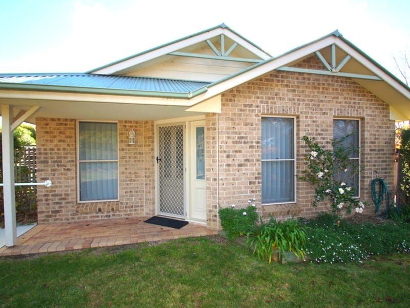 2 bedrooms Apartment / Unit / Flat in 1/10 The Boulevard ARMIDALE NSW, 2350