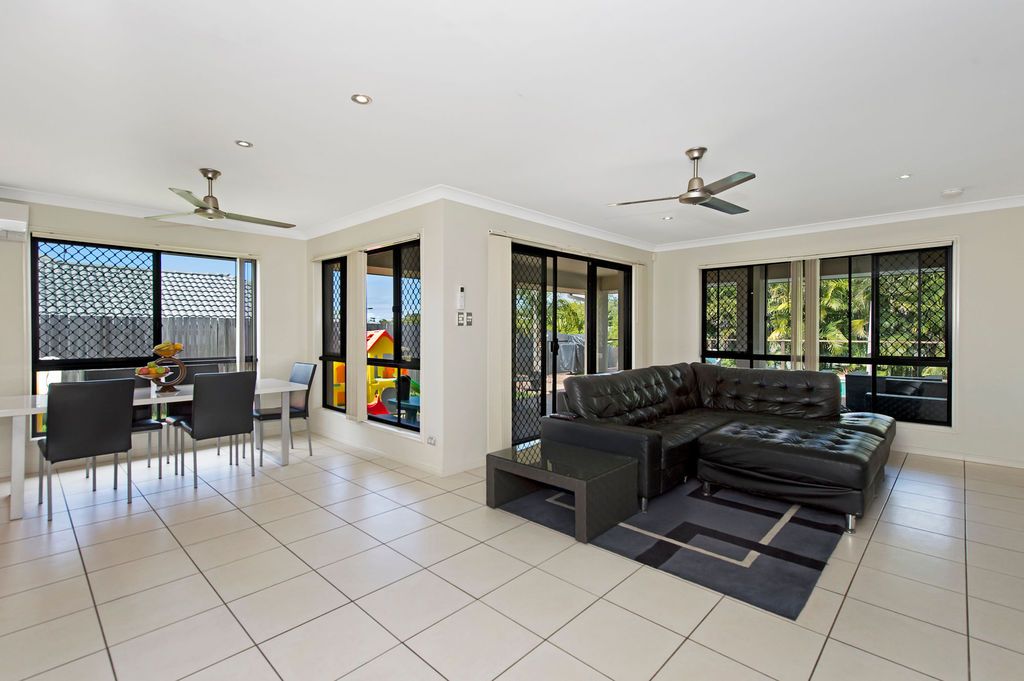 10 Lawley Crescent, Pacific Pines QLD 4211, Image 2