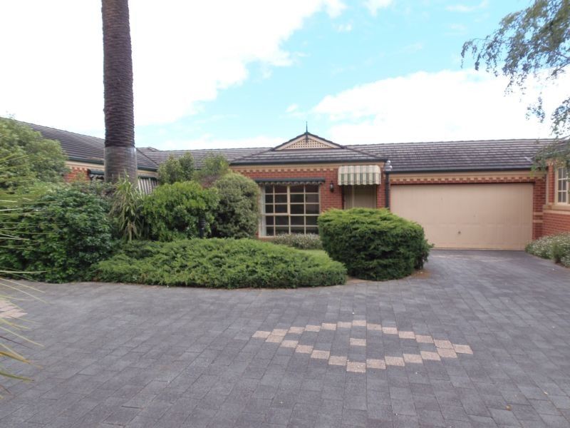 3 bedrooms Apartment / Unit / Flat in 4/1024 Toorak Road CAMBERWELL VIC, 3124