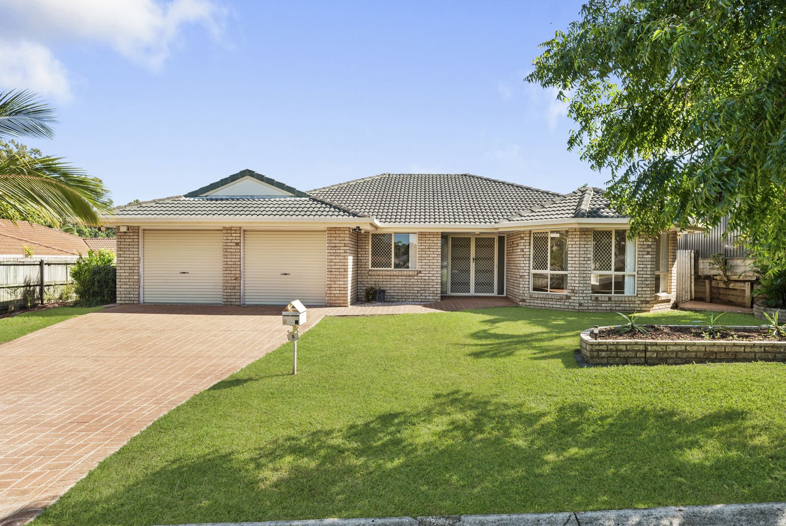 4 bedrooms House in 5 Kensington Place BRIDGEMAN DOWNS QLD, 4035