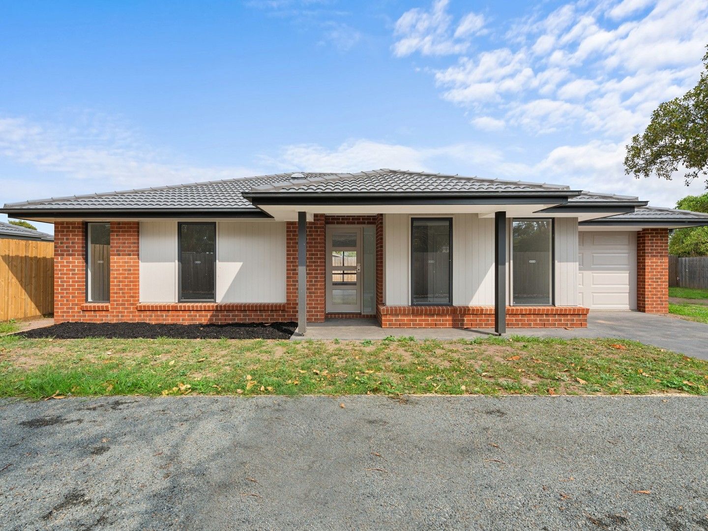 2/17 Macrae Street, East Bairnsdale VIC 3875, Image 0