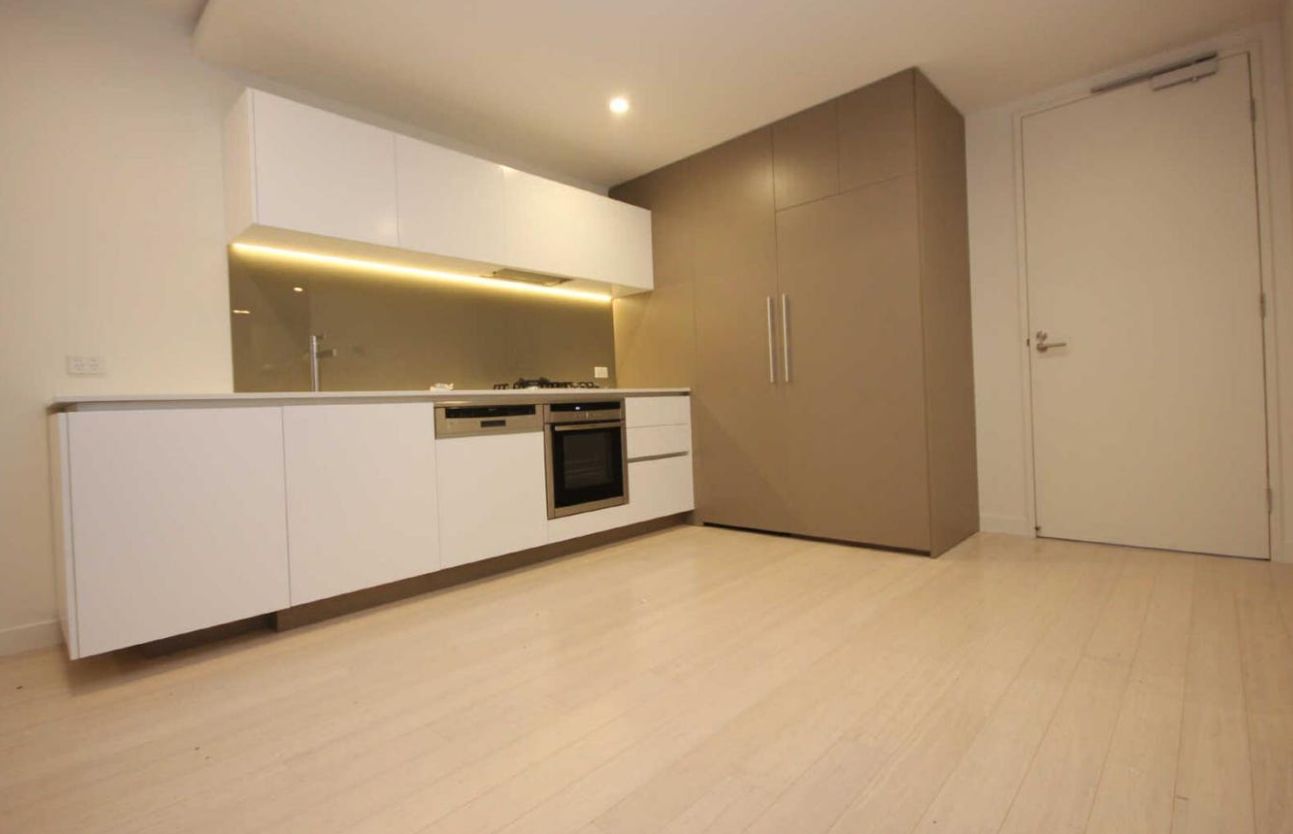 2 bedrooms Apartment / Unit / Flat in 211D/42 Hutchinson Street BRUNSWICK EAST VIC, 3057