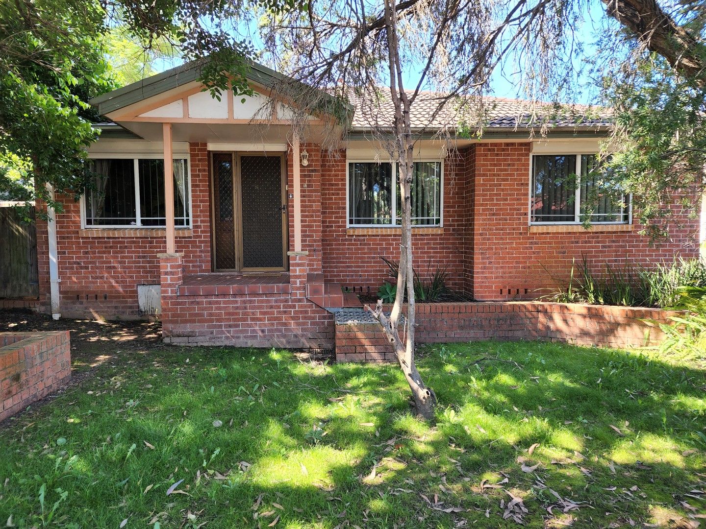 3 bedrooms House in 1/10 Rickard Street MERRYLANDS NSW, 2160