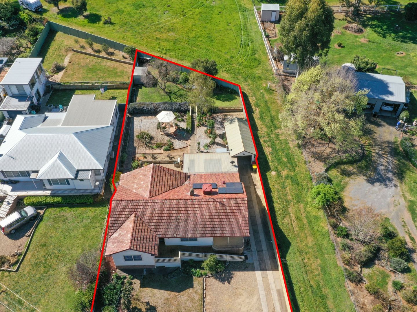 33 Whiteman Ave, Young NSW 2594, Image 1