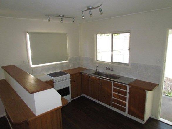 71 Shields St, Redcliffe QLD 4020, Image 2