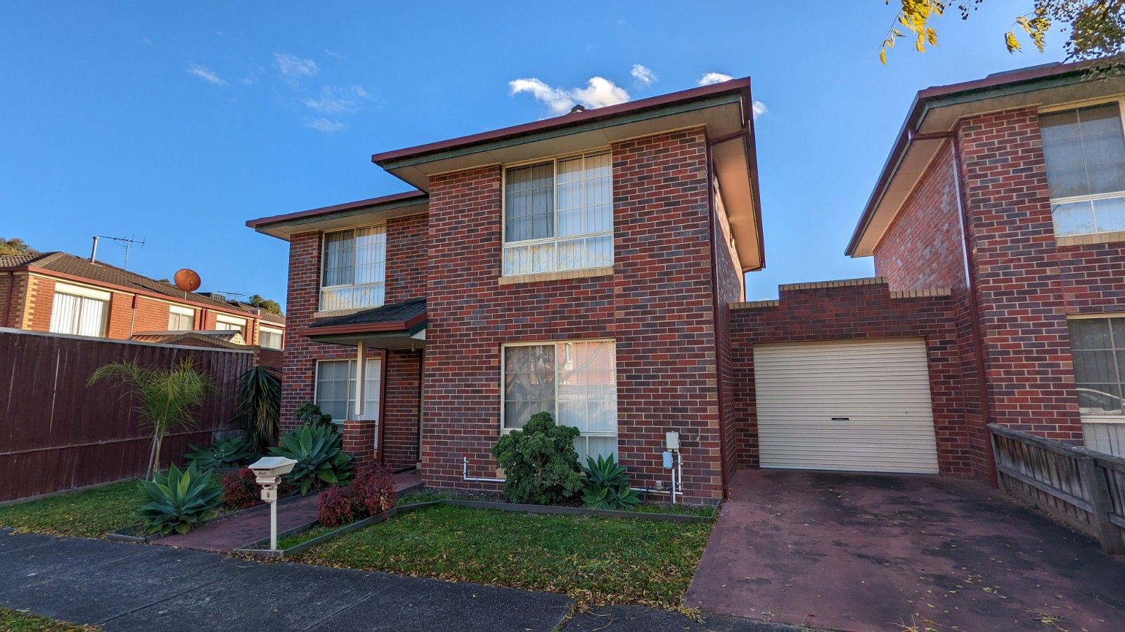 4 bedrooms House in 5 Melrose Place MILL PARK VIC, 3082