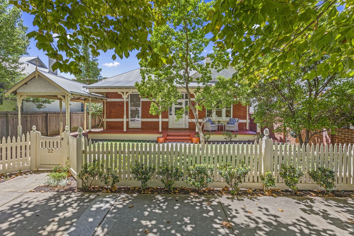 4 bedrooms House in 22 Goldsworthy Road CLAREMONT WA, 6010