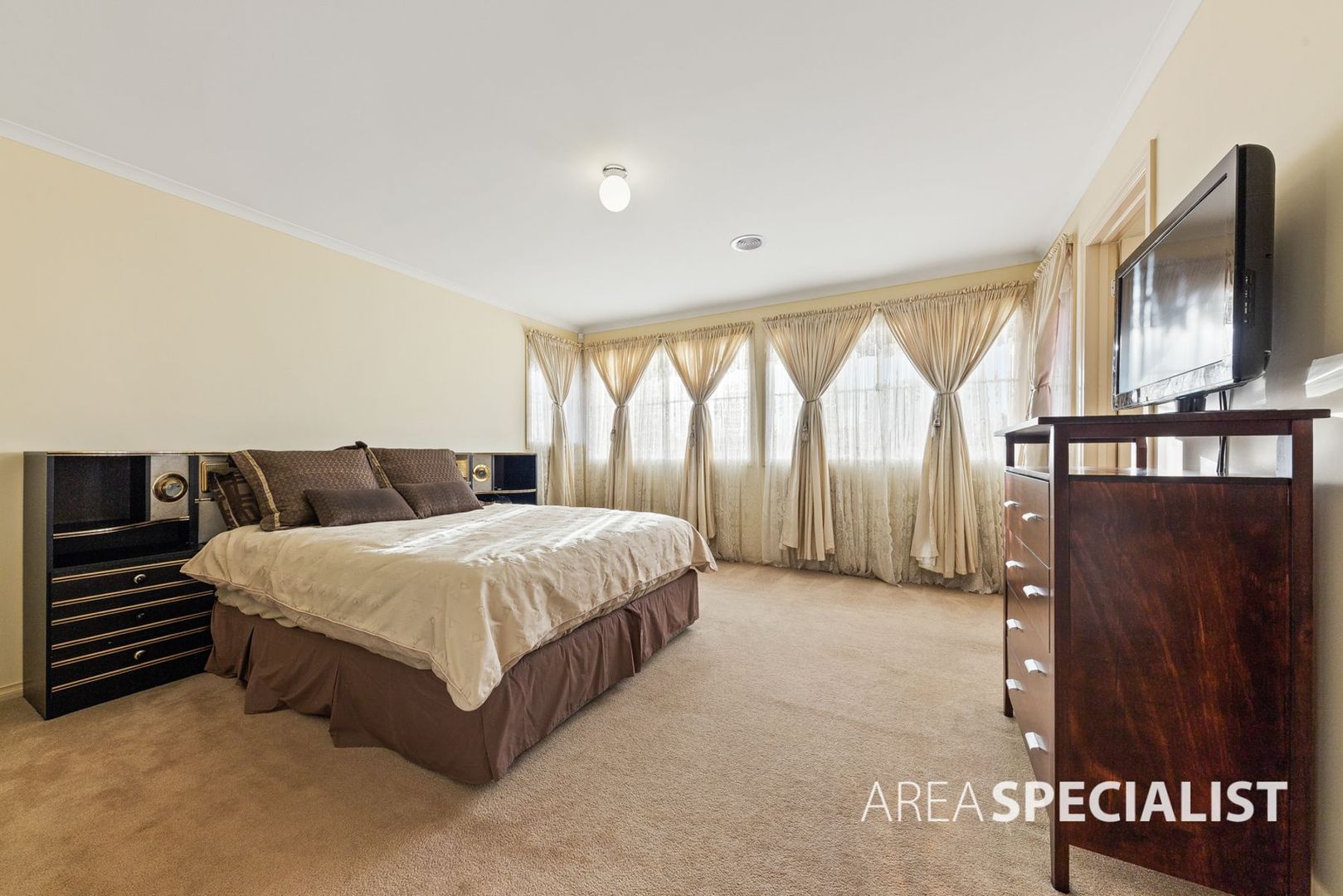 10 Faddie Street, Cairnlea VIC 3023, Image 2