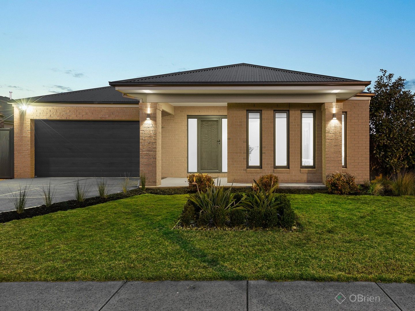 3 bedrooms House in 2 Aura Street CLYDE NORTH VIC, 3978