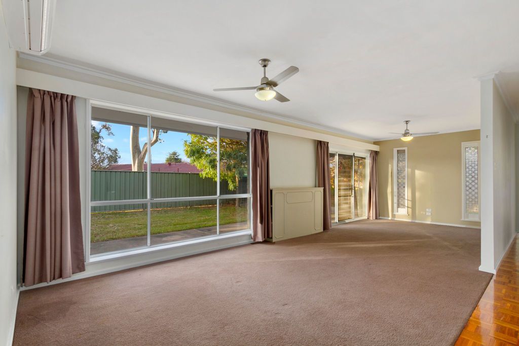 22 Canopus Court, Sale VIC 3850, Image 2