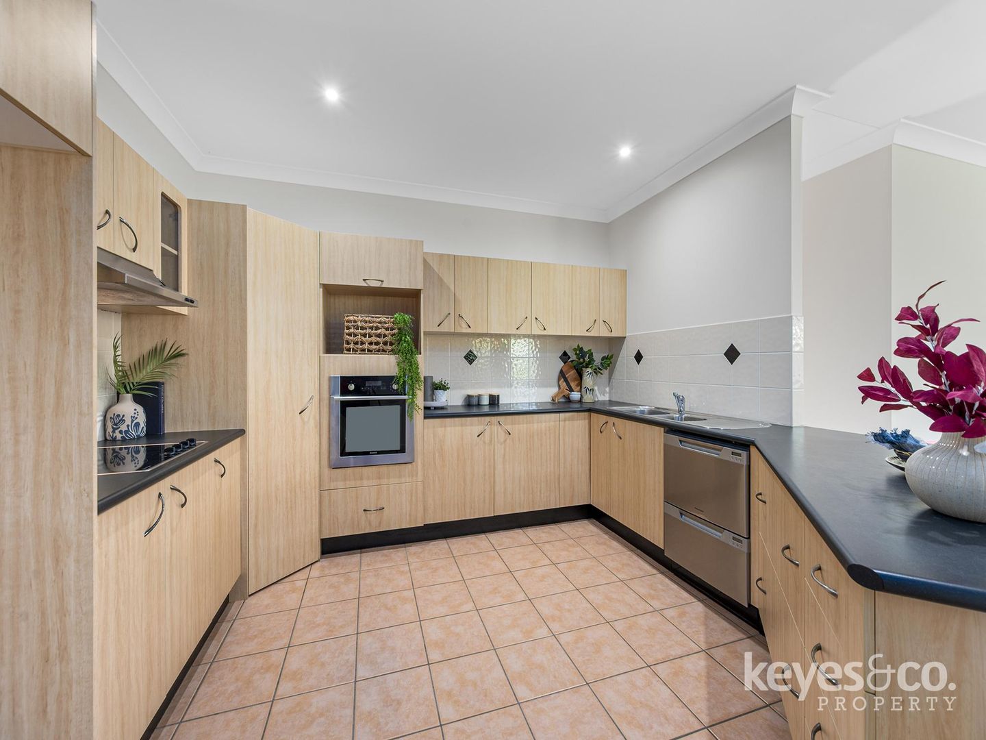 17 Lakeview Court, Kirwan QLD 4817, Image 2