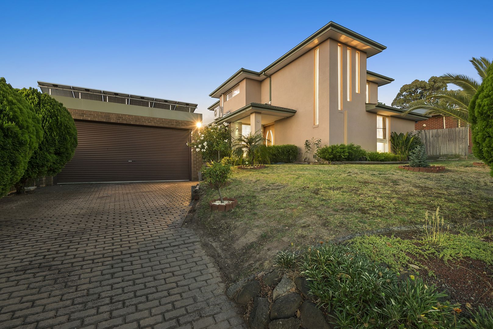 4 Nicholson Close, Endeavour Hills Property History & Address