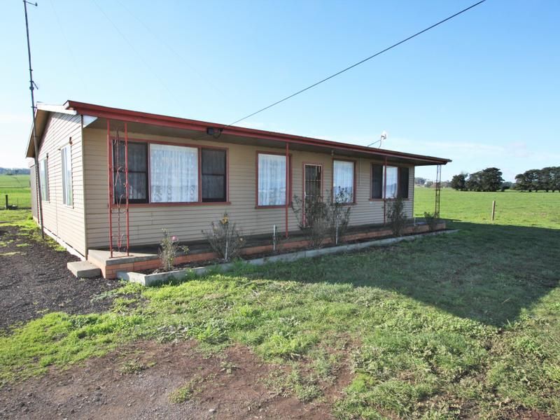 3 bedrooms House in 100 Hallyburtons Road COBDEN VIC, 3266