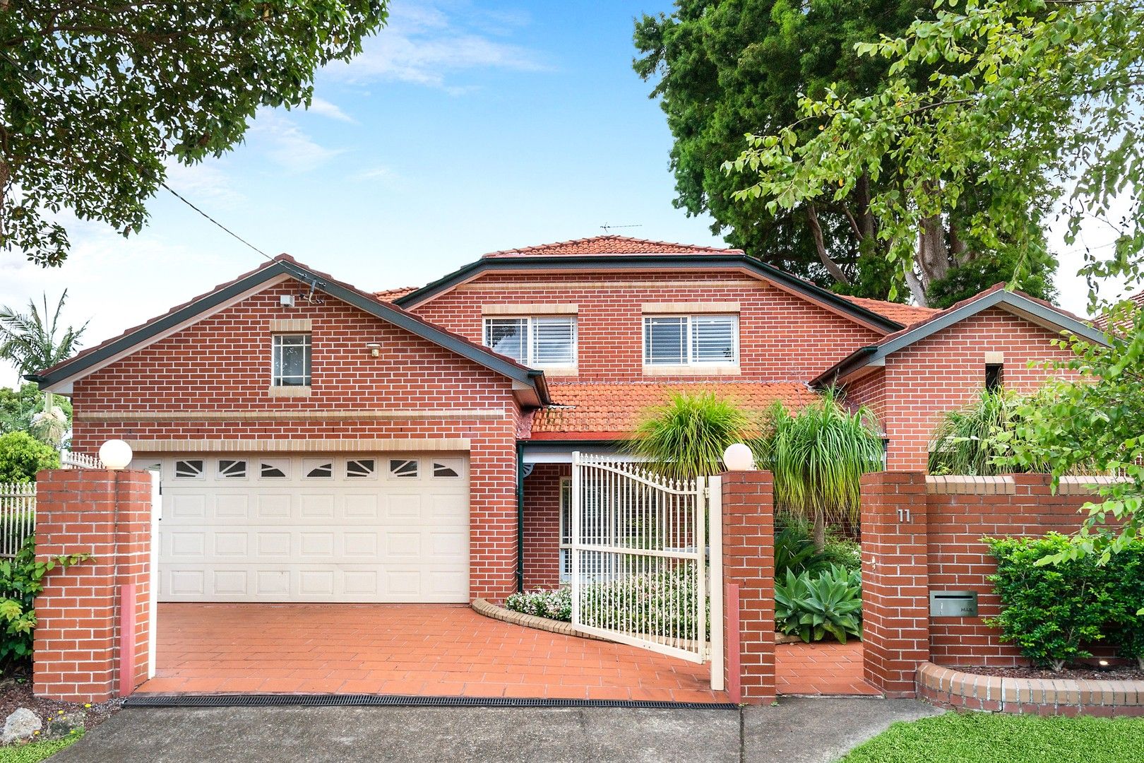 5 bedrooms House in 11 Claude Street CHATSWOOD NSW, 2067