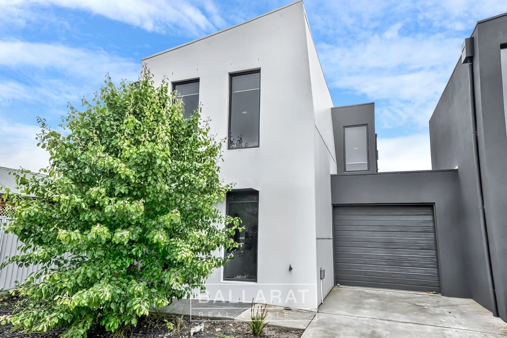 10 Monteith Place, Ballarat Central Property History & Address