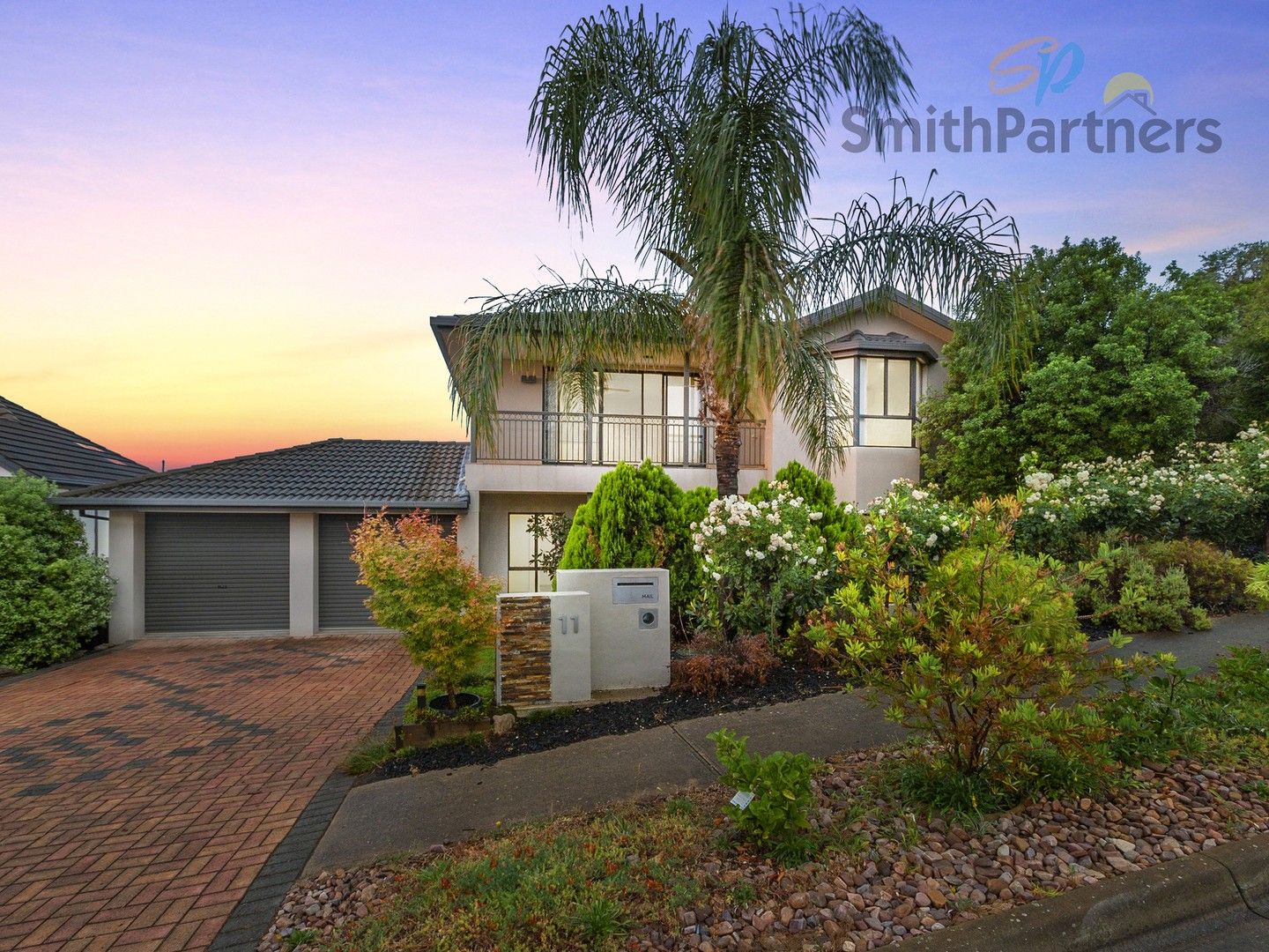 5 bedrooms House in 11 Brett Crescent HALLETT COVE SA, 5158