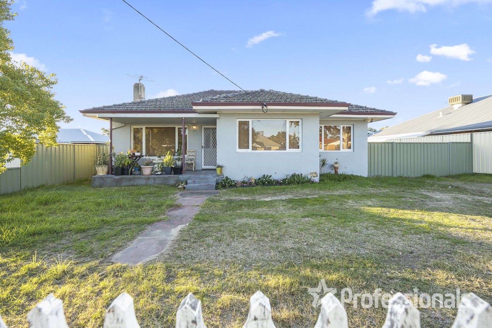 3 bedrooms House in 29 Bishop Road MIDDLE SWAN WA, 6056