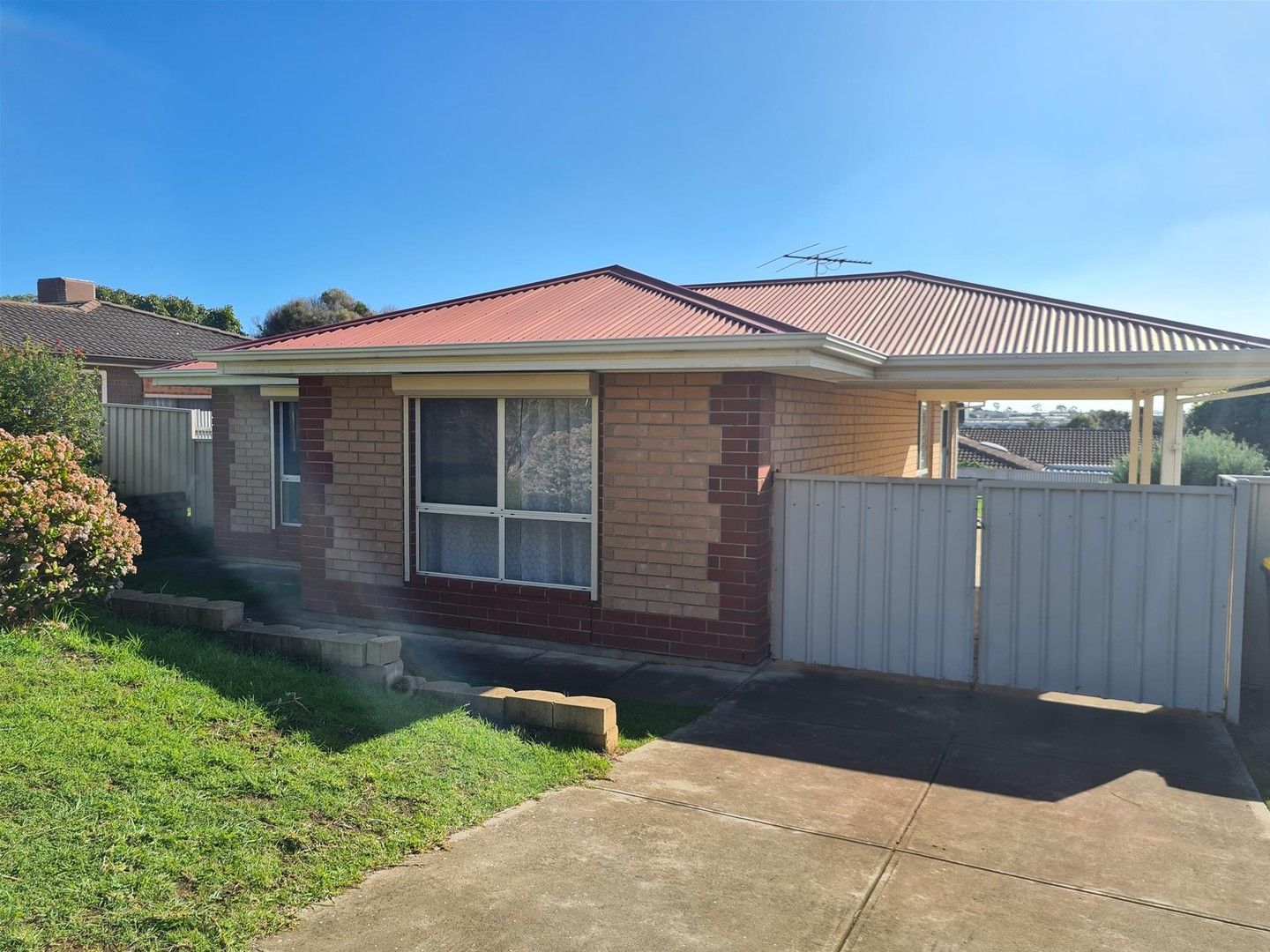 2 bedrooms House in 15 Glenhelen Road MORPHETT VALE SA, 5162