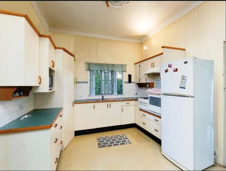 7 Burns Street, Indooroopilly QLD 4068, Image 2