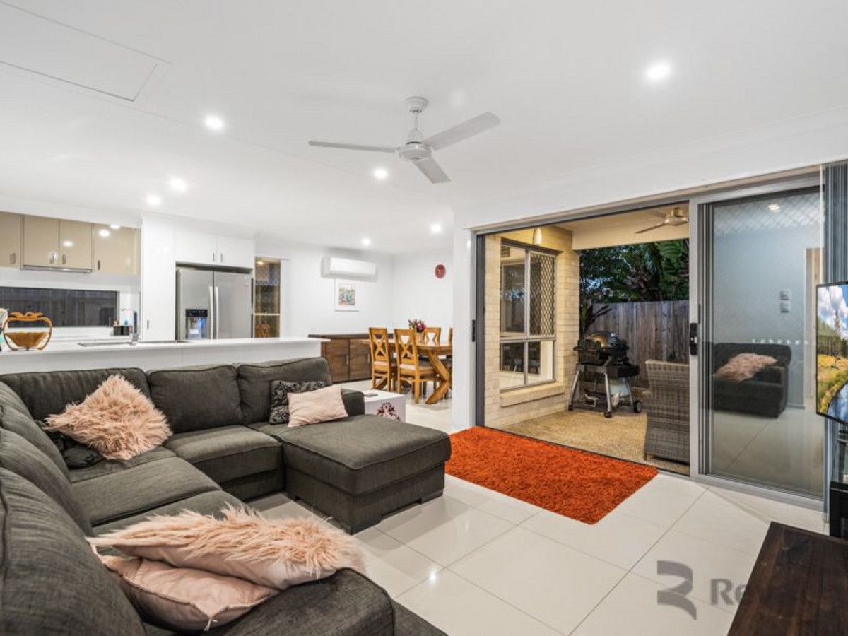 2/30 Taylor Place, Mackenzie QLD 4156