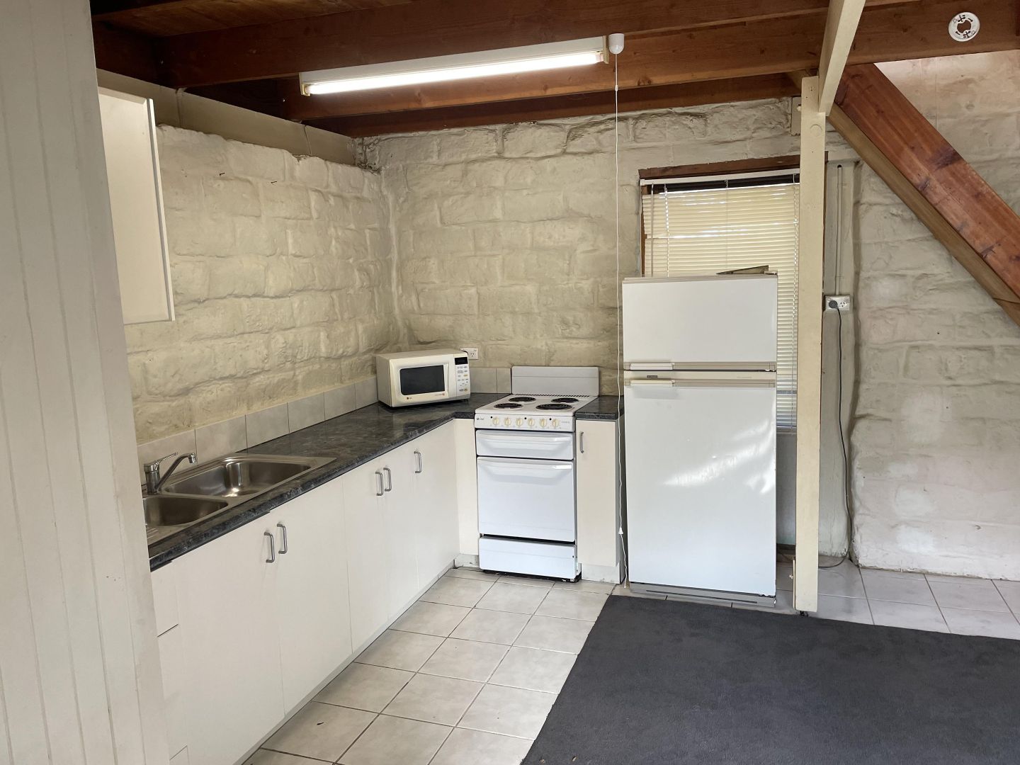 Eltham VIC 3095 1 bed apartment for Rent, 375 per week 16933116