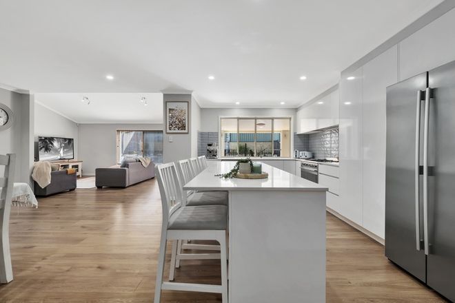 25 Hummingbird Crescent Wishart 4122 - Image 3