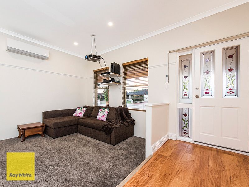 14 Sapphire Way, Maida Vale WA 6057, Image 2