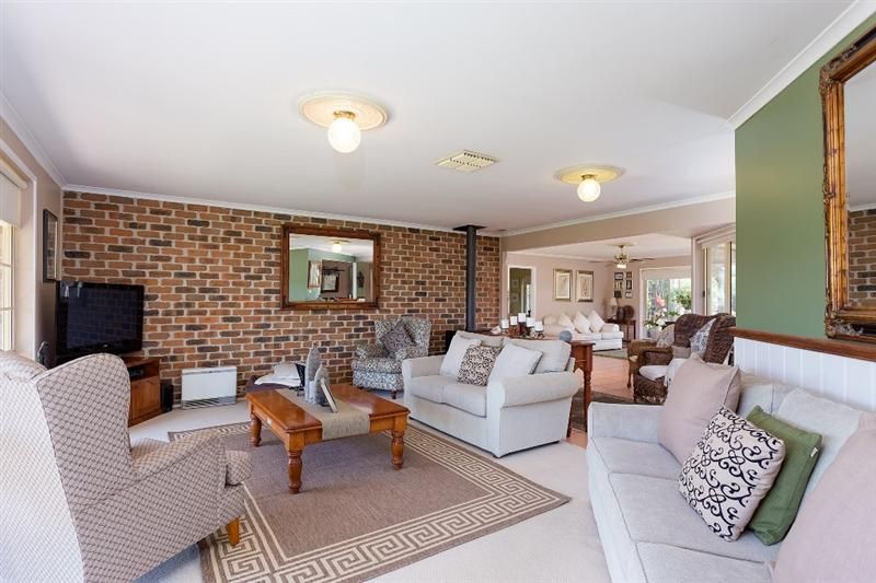 15 Horseshoe Rd, CARTWRIGHTS HILL NSW 2650, Image 1