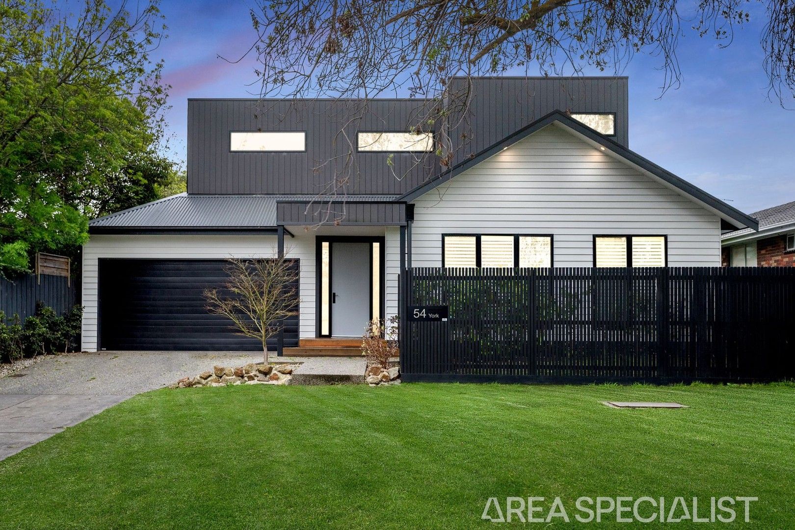 4 bedrooms House in 54 York Street MORNINGTON VIC, 3931