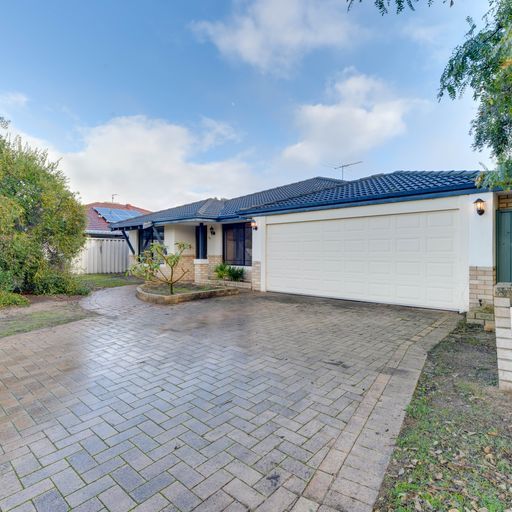 5 bedrooms House in 26 Excelsior Meander WARNBRO WA, 6169