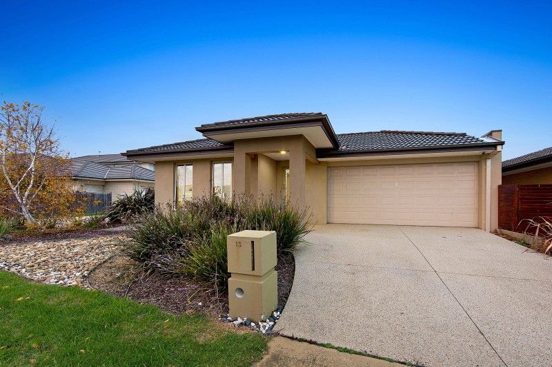4 bedrooms House in 13 Craven Court SANDHURST VIC, 3977