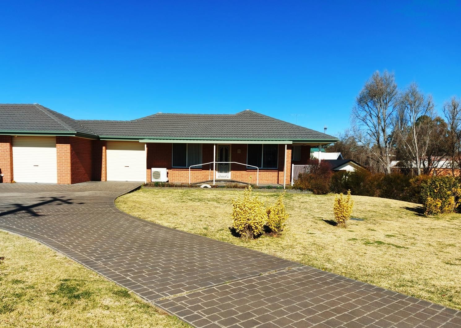 2/16A Hill Street, Uralla NSW 2358, Image 0