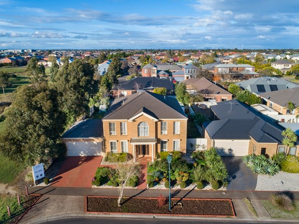 8 Alderstead Place, Caroline Springs VIC 3023