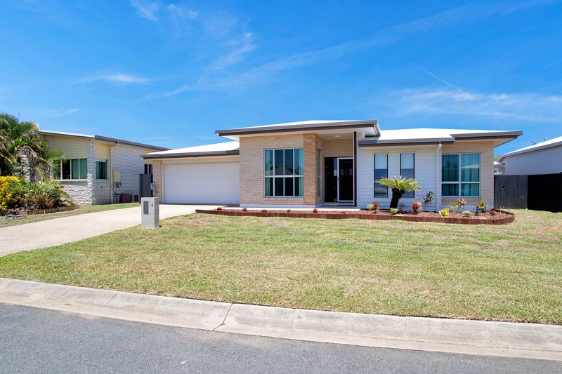 4 bedrooms House in 14 Village Circuit EIMEO QLD, 4740