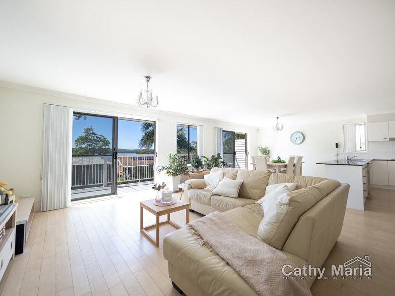 5 bedrooms House in 32 Winbin Crescent GWANDALAN NSW, 2259