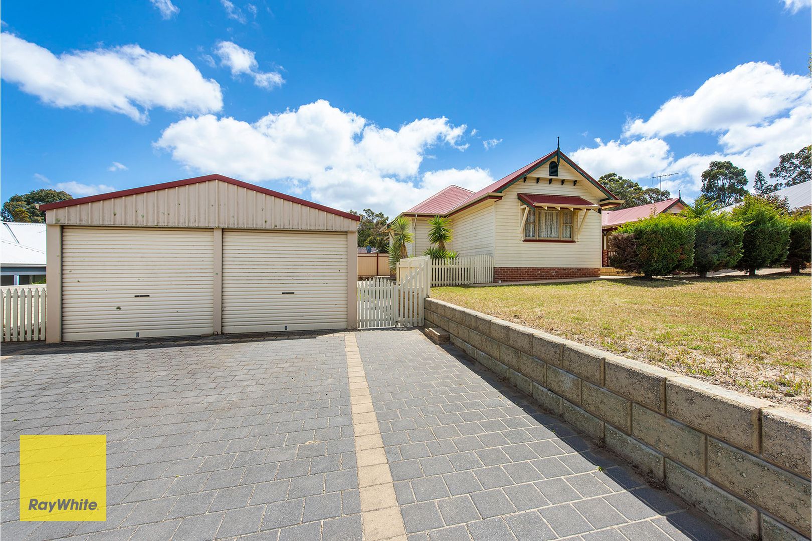 10 Lyndhurst Road, Kalamunda WA 6076, Image 1