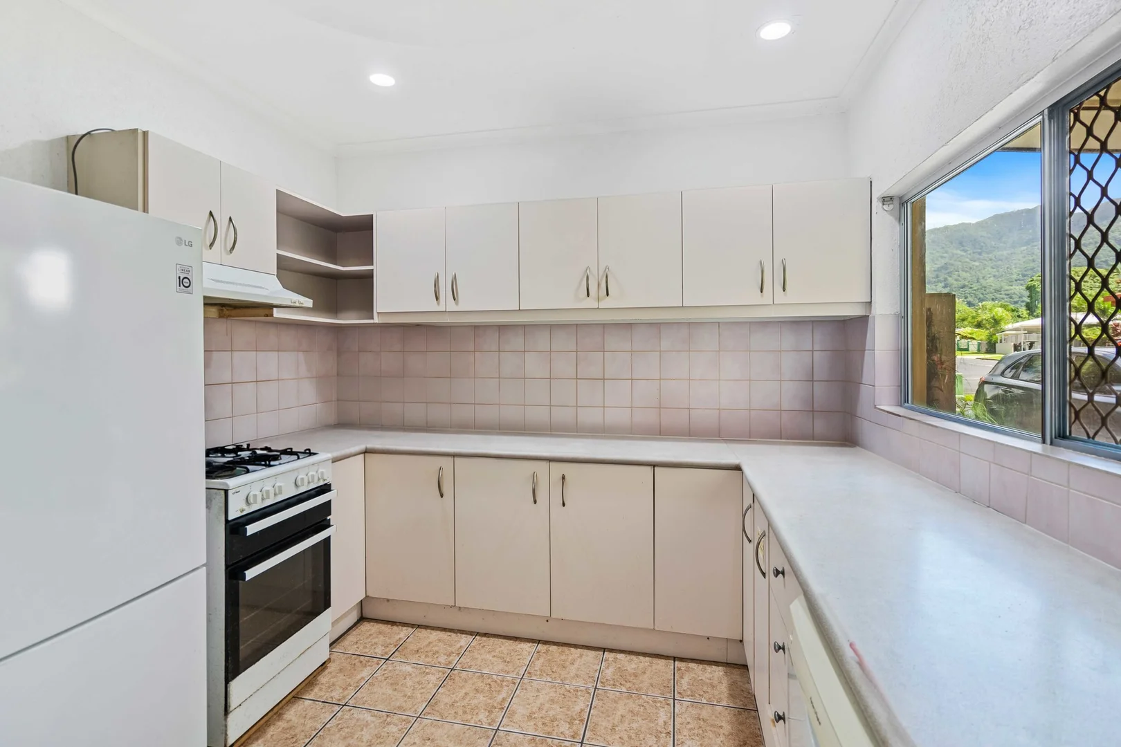 Additional image 3 of 12-14 Cumberland Avenue, Smithfield QLD 4878