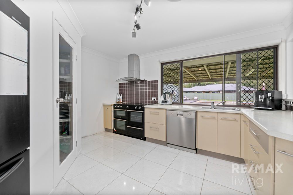 54 Warbler Court, Upper Caboolture QLD 4510, Image 2