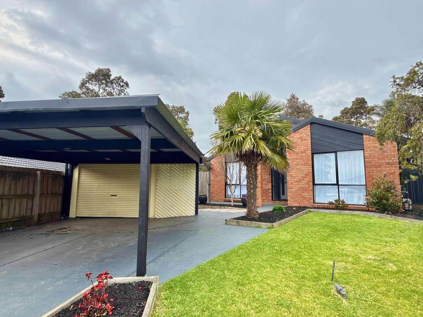 4 bedrooms House in 24 Broome Crescent CRANBOURNE NORTH VIC, 3977