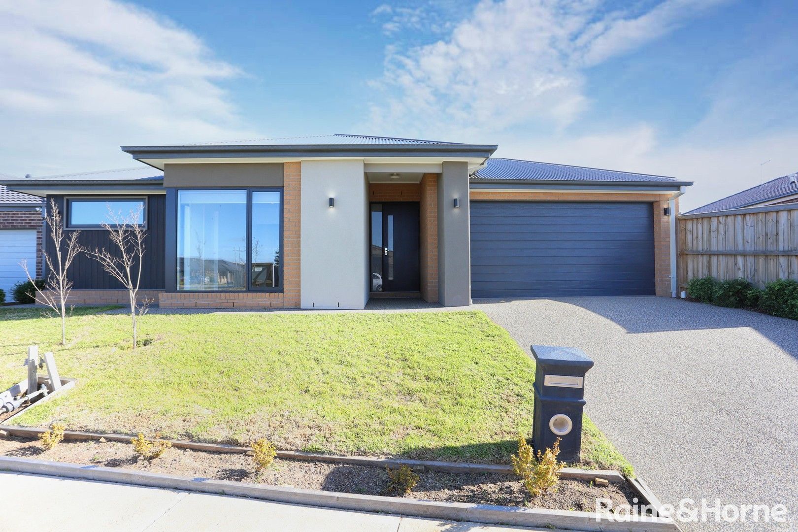 4 bedrooms House in 8 Cloudburst Avenue WYNDHAM VALE VIC, 3024