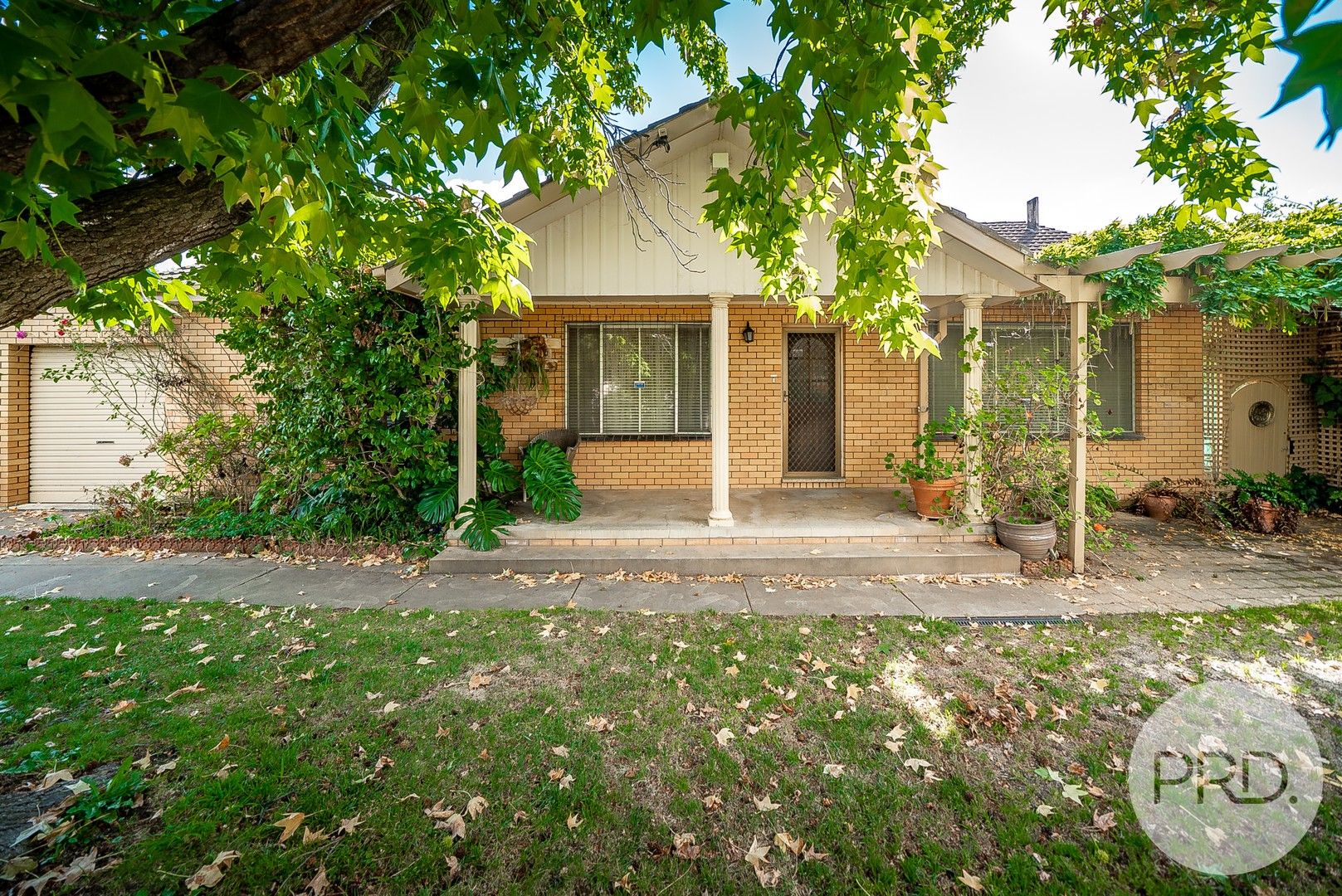 3 bedrooms House in 10 Martin Street TOLLAND NSW, 2650